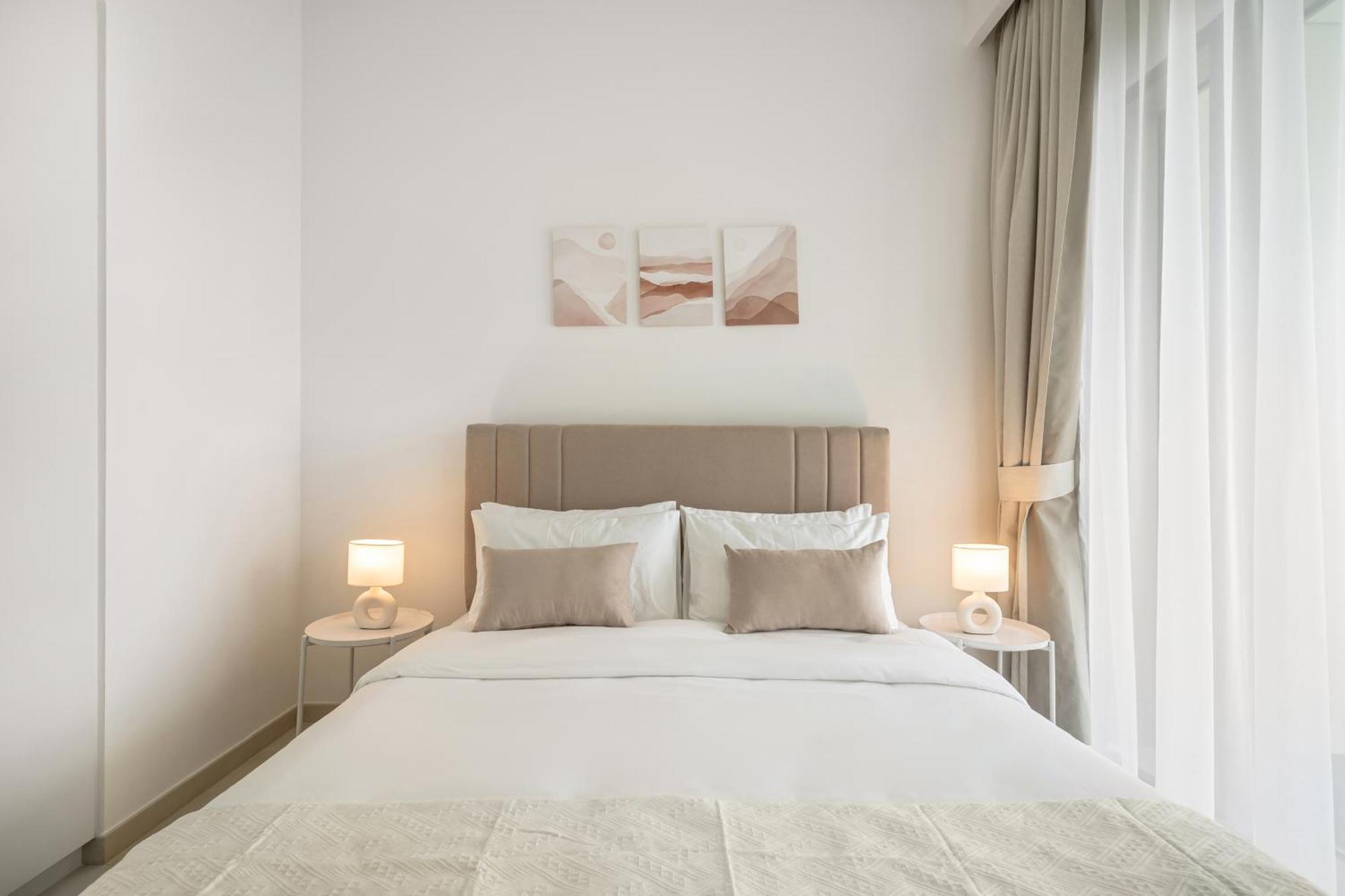 Burj View, Mall Walk, Big Pool Burj View Apartment *
