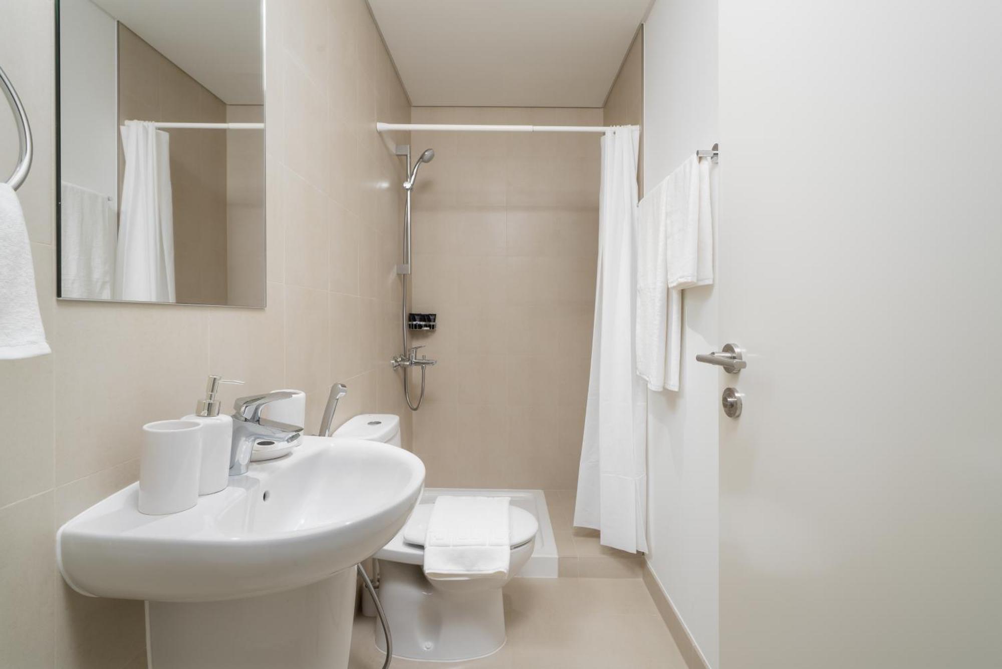 Burj View, Mall Walk, Big Pool Burj View Apartment *