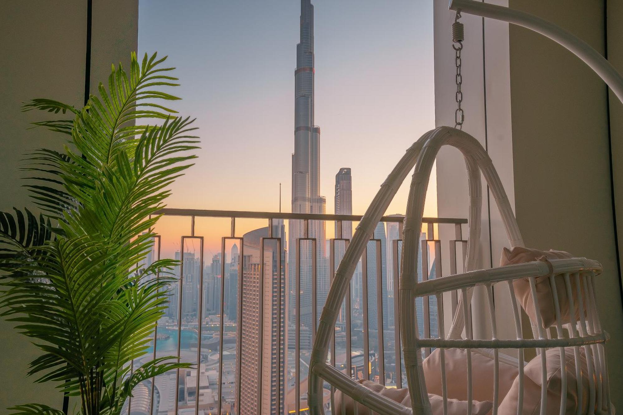 Burj View, Mall Walk, Big Pool Burj View Dubai