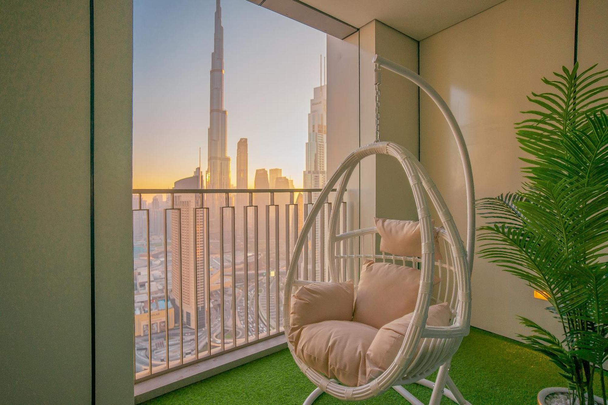 Burj View, Mall Walk, Big Pool Burj View